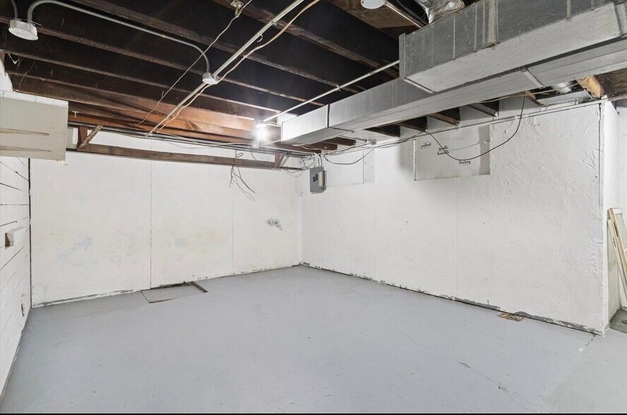 Building Photo - 1115 Laurel Ave