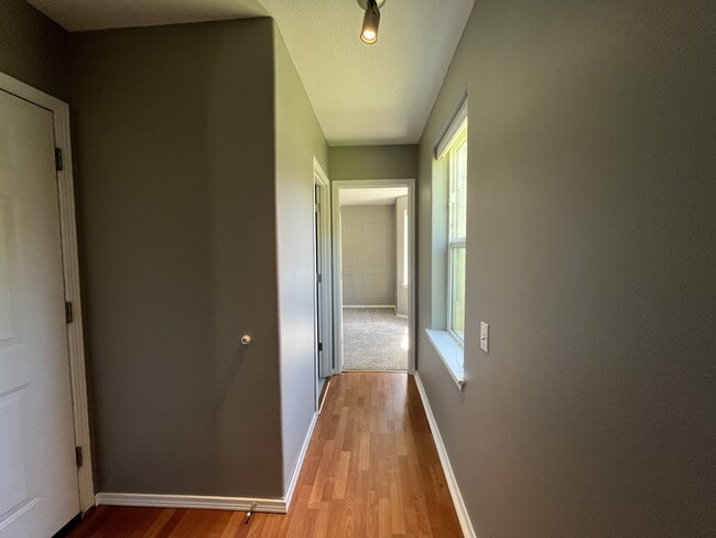 Building Photo - 13065 SW Seca Ct