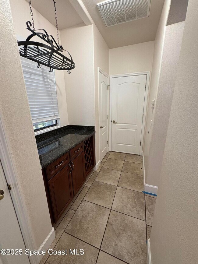 Building Photo - 1260 Talon Way