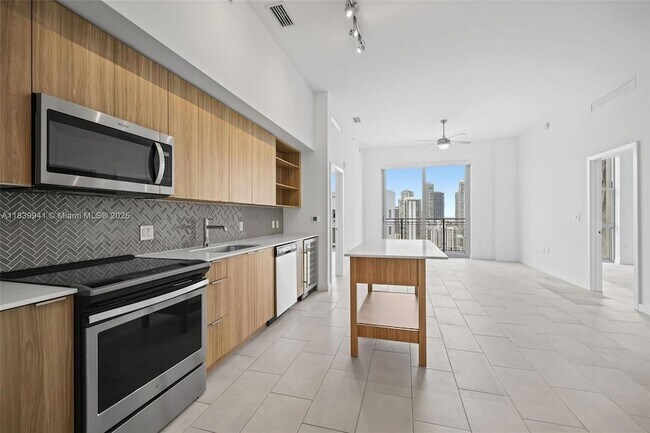 Building Photo - 2150 N Bayshore Dr