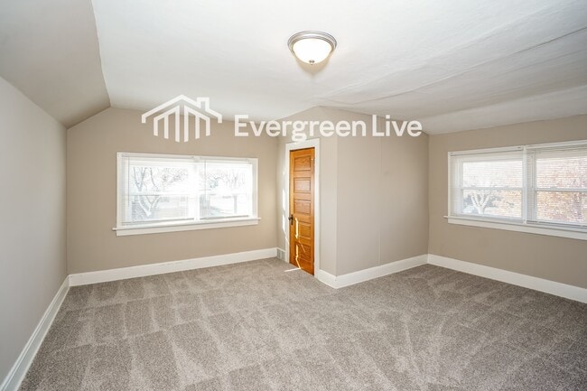 Building Photo - 2202 S 71st St