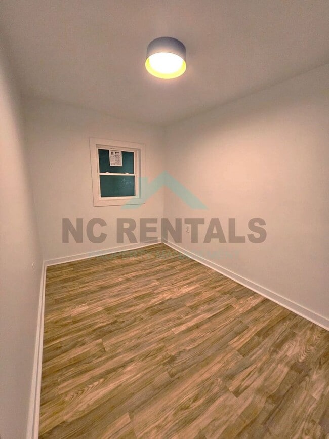 Building Photo - 427 Matthews St