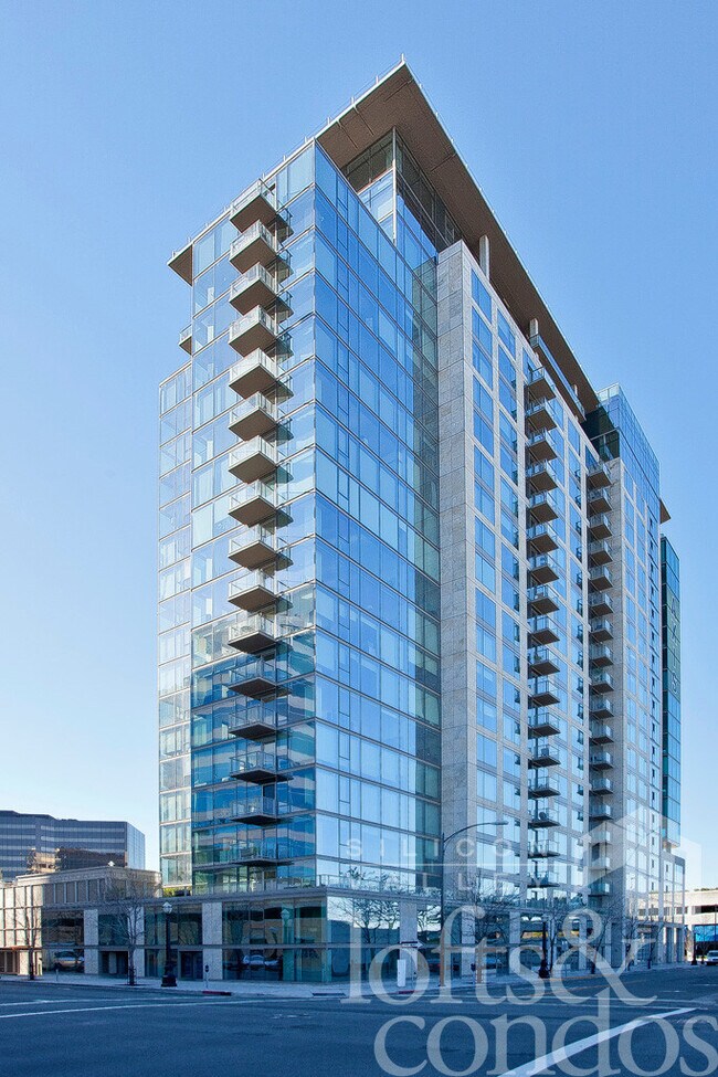 Building Photo - Beautiful 1 Bedroom condo at Axis – Exclus...