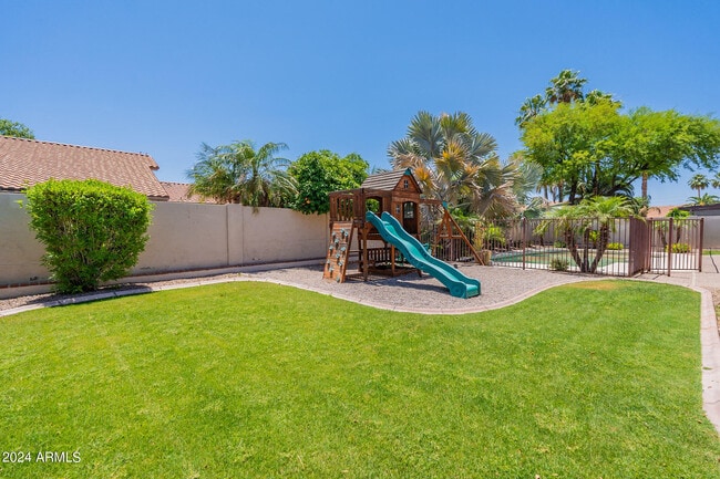 Building Photo - 1449 W Antiqua Dr