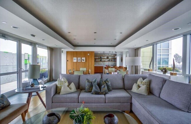 Building Photo - 1705-1725 Ocean Ave