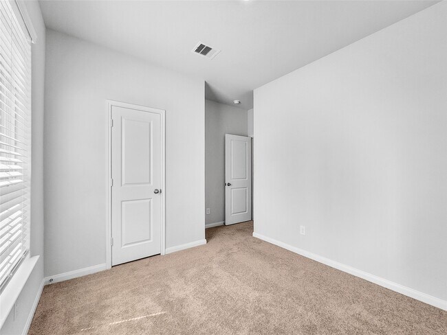 Building Photo - 313 Kim Ln