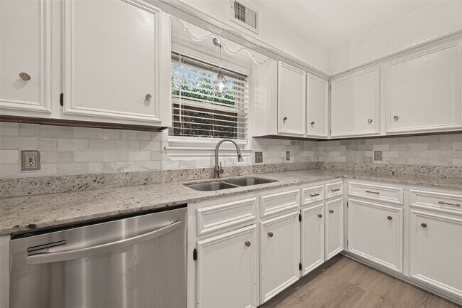 Building Photo - 12619 Chriswood Dr