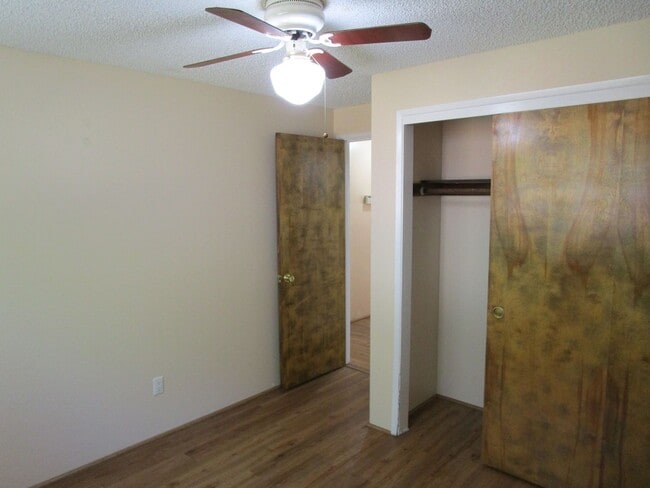 Building Photo - 3 Bedroom, 2 Bathroom Home near Middle Sch...