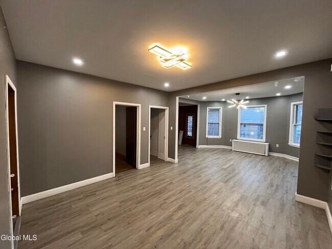 Building Photo - 1410 Stanford St