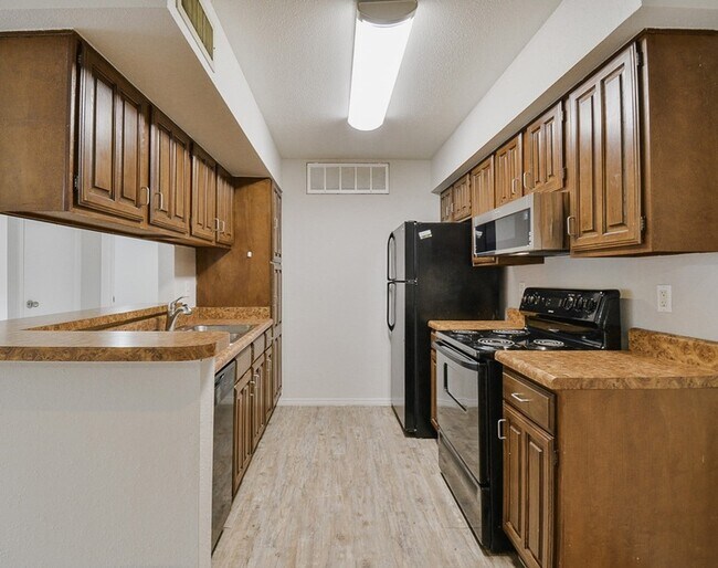 Building Photo - 12955 Woodforest Blvd