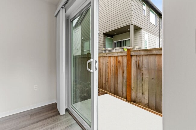 Building Photo - Like-New 4BR Corner Home w/ A/C, 2-Car Garage & Bonus Room