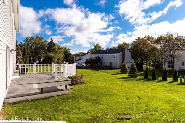 Building Photo - 5485 Hammersmith Dr