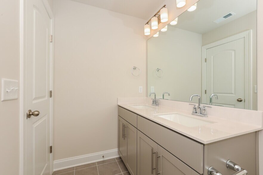 Building Photo - 3610 Mathewson Way