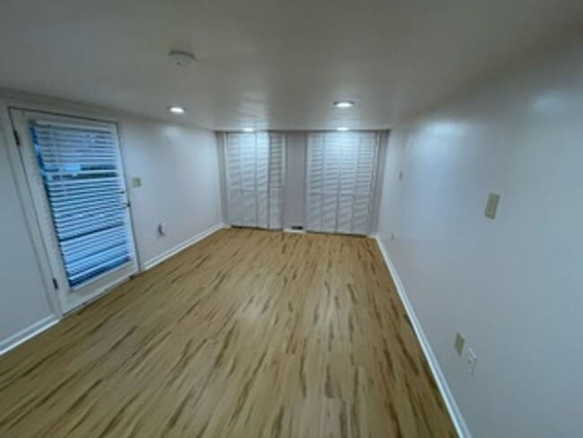 Building Photo - 3811 43rd Ave S