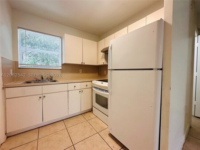 Building Photo - 573 NE 82nd St