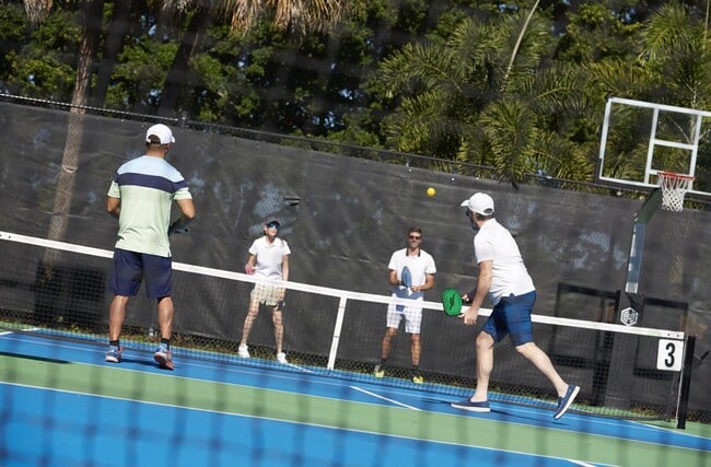 Building Photo - 10080 Dover Carriage Ln