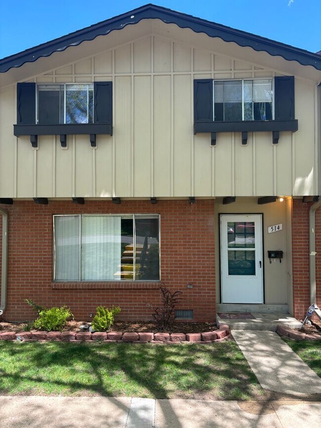 Primary Photo - Updated 3bd/2.5ba Townhome in Lakewood