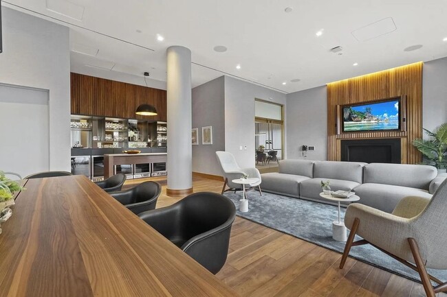 Building Photo - 2 Shore Ln