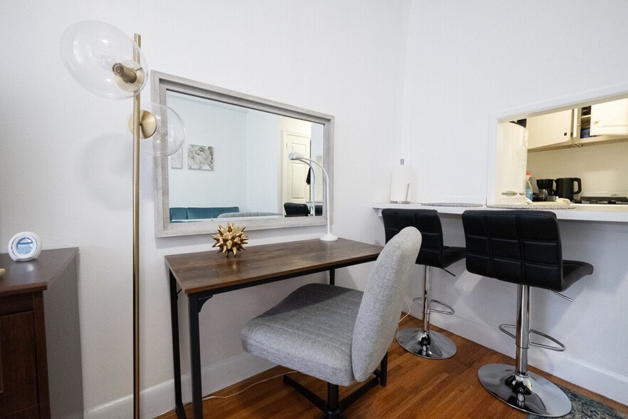 Building Photo - 328 E 74th St