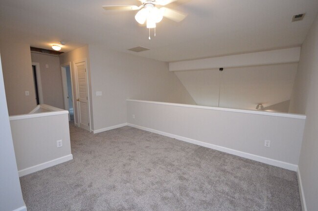 Building Photo - 3319 Philmont Dr