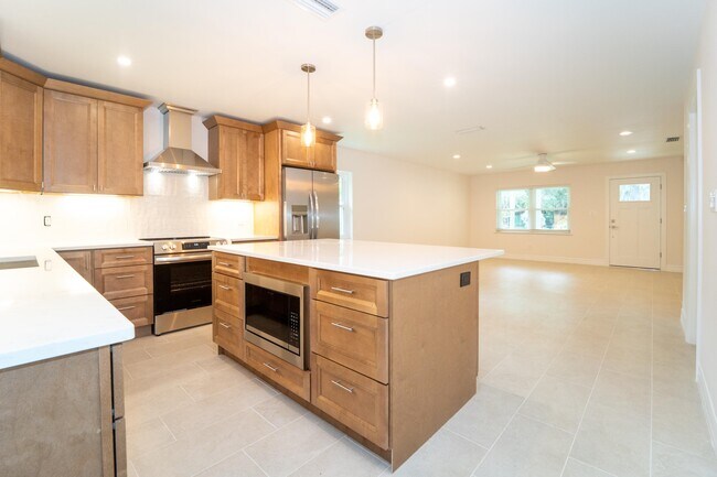 Building Photo - 22 1/2 Fancher Ct