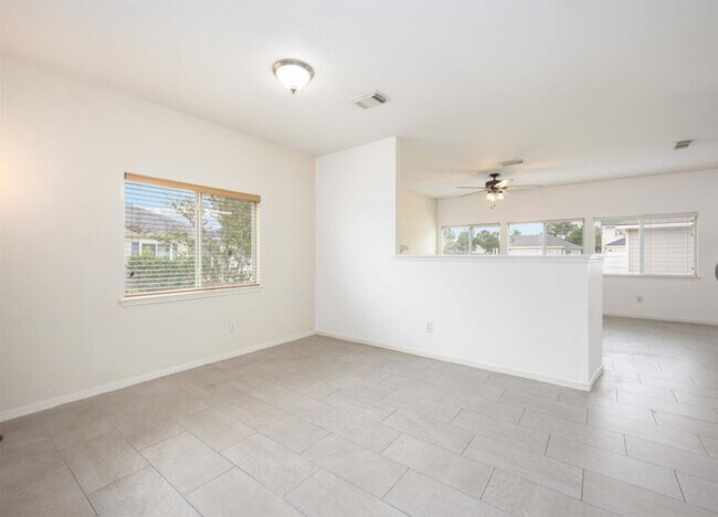 Building Photo - 20827 Settlers Lake Cir N