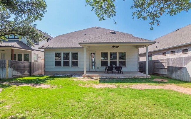 Building Photo - 716 Pinnacle View Dr