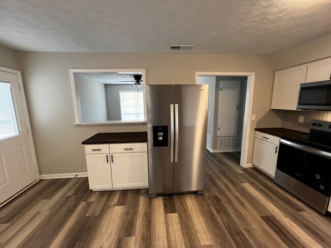 Building Photo - New On the Market!