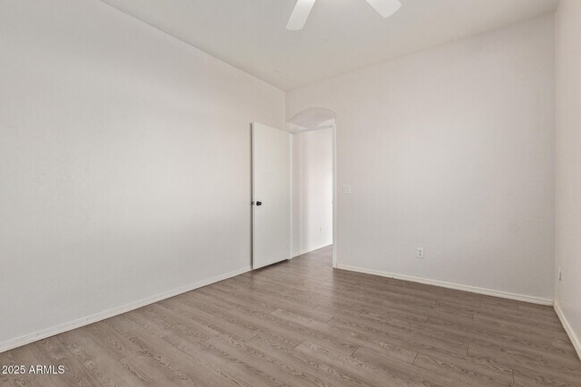 Building Photo - 2834 N Paisley Ln