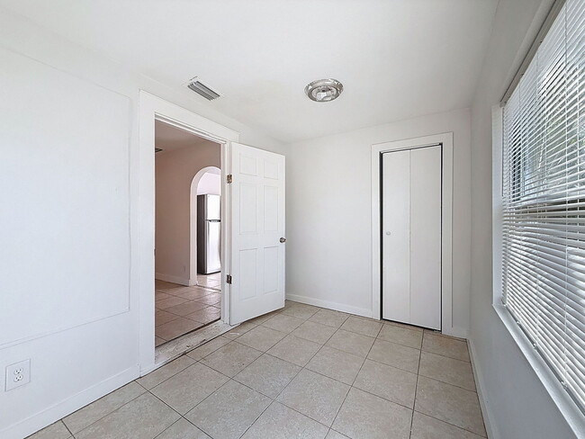 Building Photo - 1844 27th St S