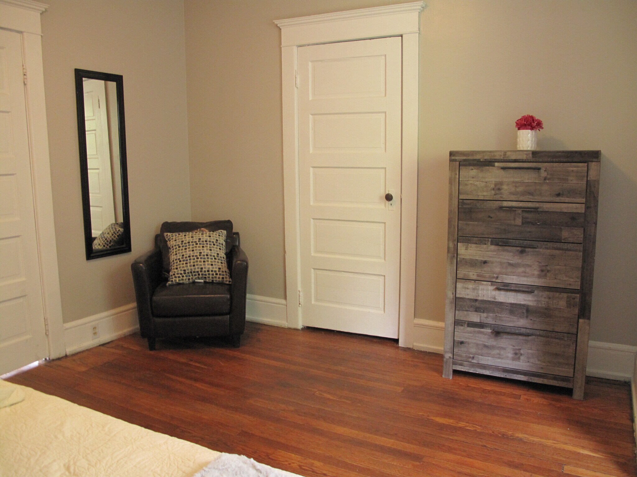 bed 1 - 405 Dryden Rd