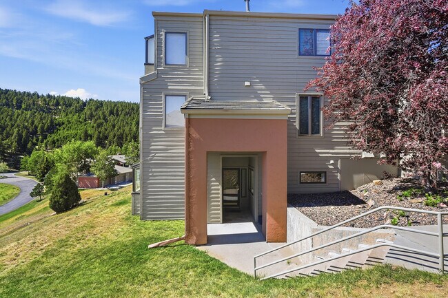 Building Photo - 680 Ridgeside Dr