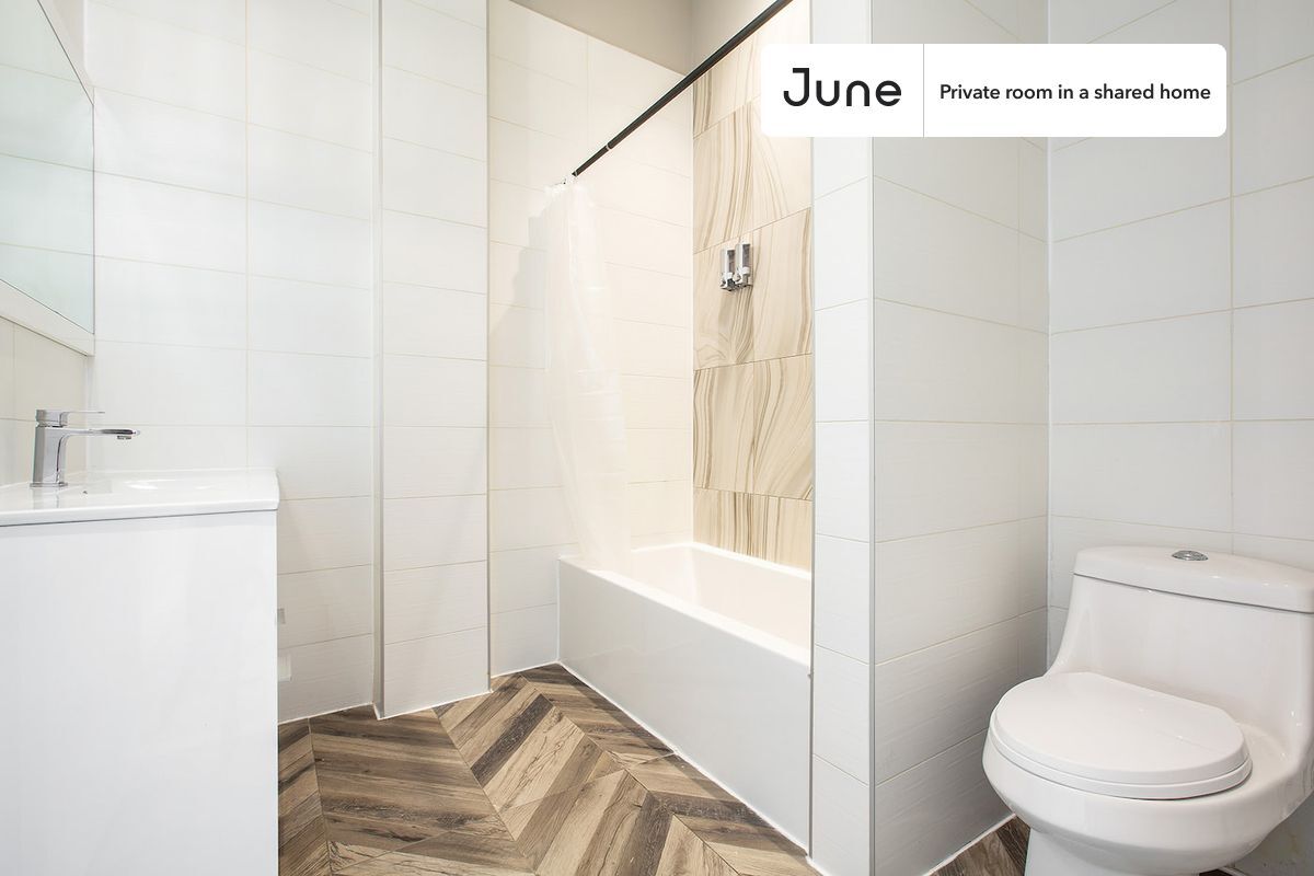 Building Photo - Room in Shared 6.0 bed/4 bath home