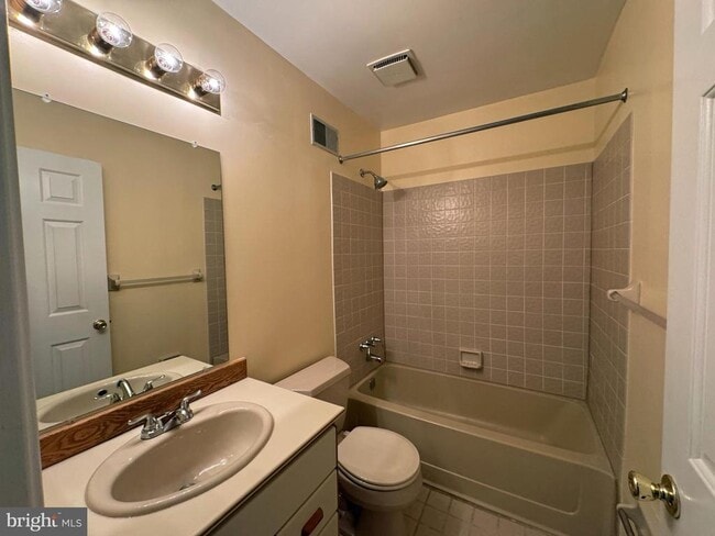 Building Photo - 802 Seminole Gardens