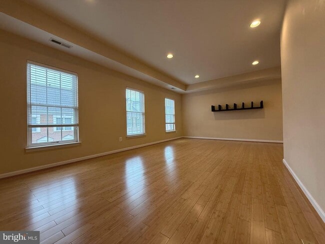 Building Photo - 22949 Fanshaw Square