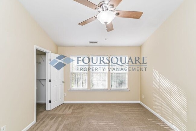 Building Photo - Spacious 2-Bed / 3.5-Bath Townhome with Ha...