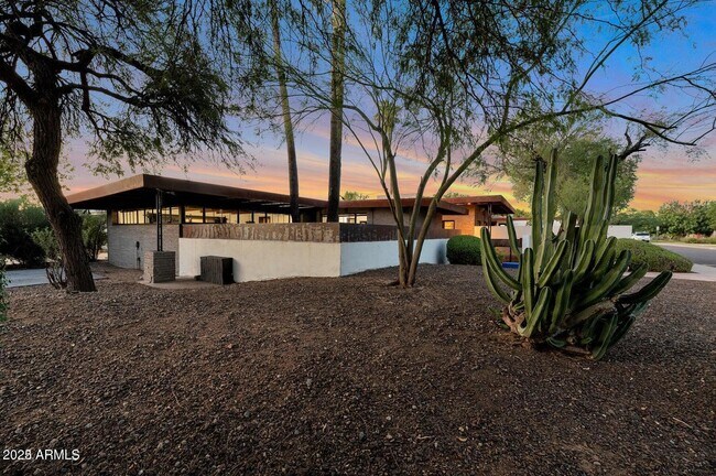 Building Photo - 902 W Verde Ln