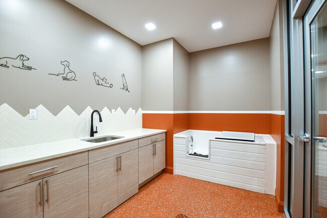 Building Photo - 2 Hbr Pt Rd S