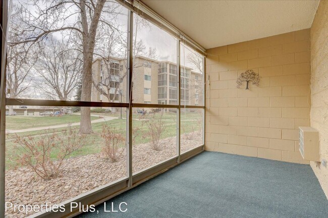 Building Photo - 2 br, 1 bath House - 13500 E Cornell Ave #102