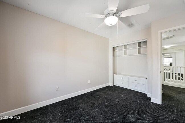 Building Photo - 3853 E Sabra Ln