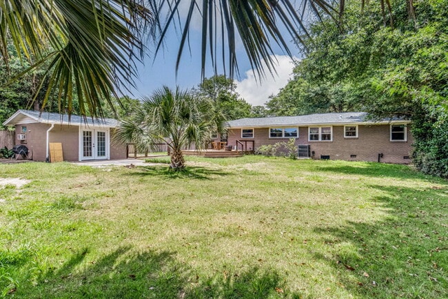 Building Photo - Beautiful East Hill home located in one of...