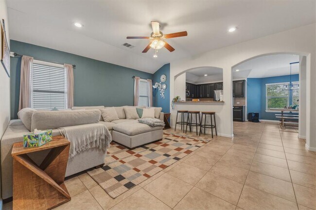 Building Photo - 5809 Scenic Lake Dr