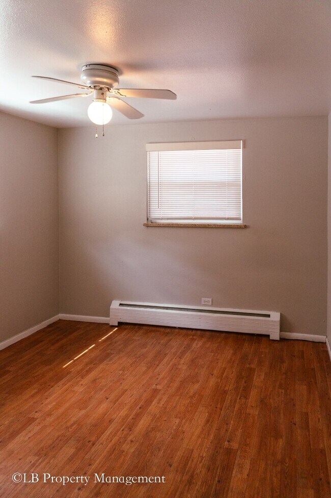 Building Photo - 2396 S Linden Ct