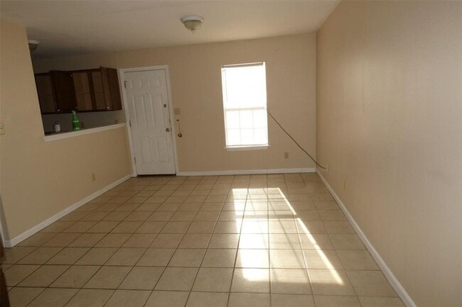 Building Photo - 910 Nelson St