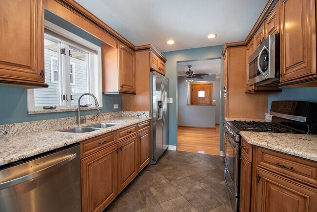 Building Photo - 131 S Lodge Ln