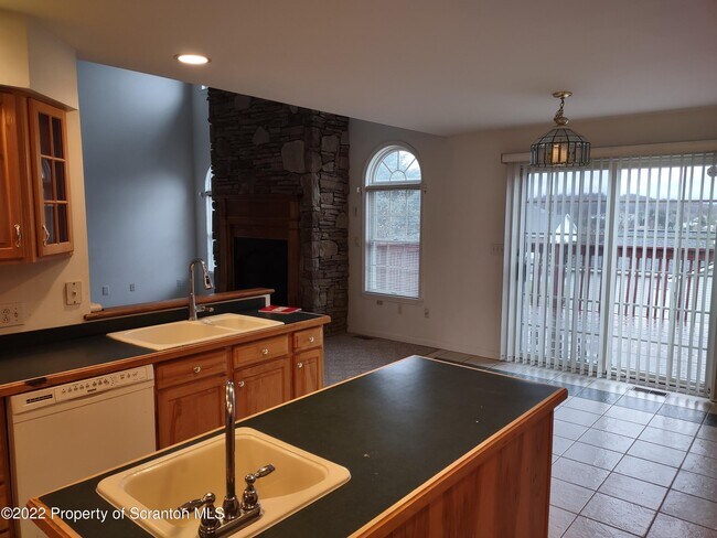 Building Photo - 1014 Fairfield Cir