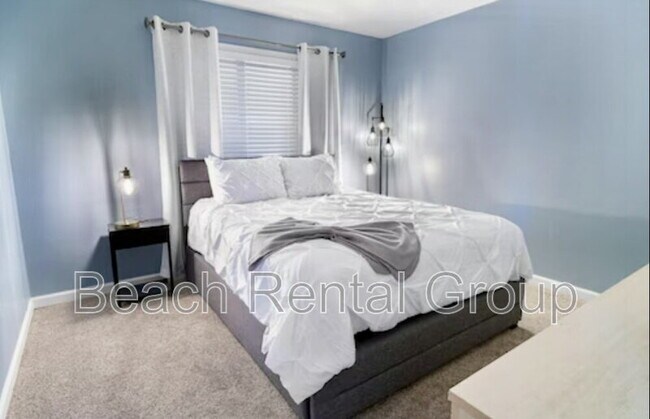 Building Photo - 4109 Pinehurst Cir