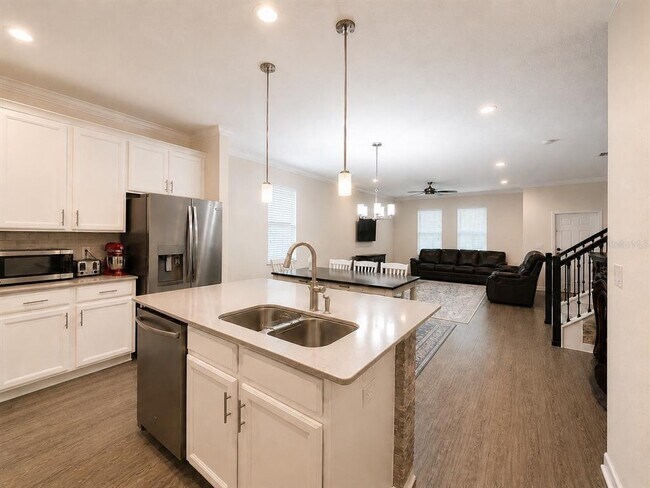 Building Photo - 10253 Love Story St