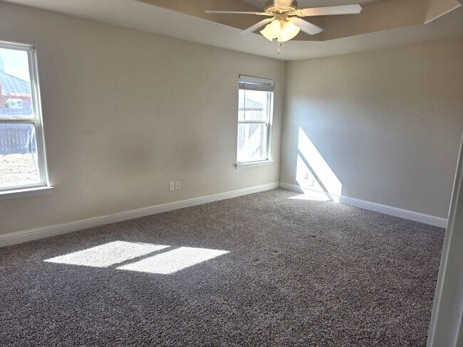 Building Photo - 3 Bedroom 2 bath home!