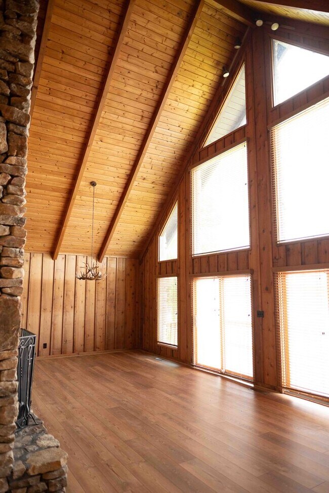 Building Photo - 418 Riverton Dr